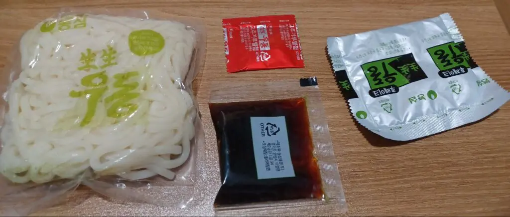 農心生生烏冬碗麵 內容物