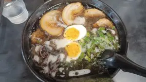 尺間拉麵 黒マー油系豚骨ラーメン