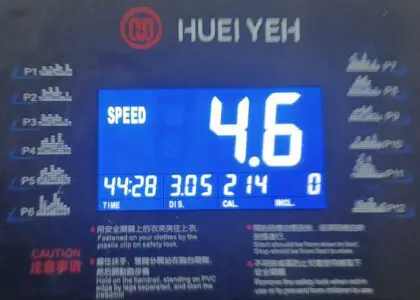 3.05 公里，但一拍完照就變 3.06了