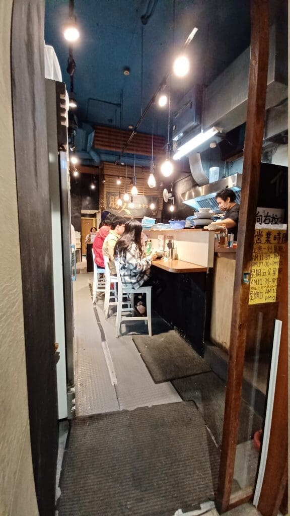 Inside Tonjin Ramen
