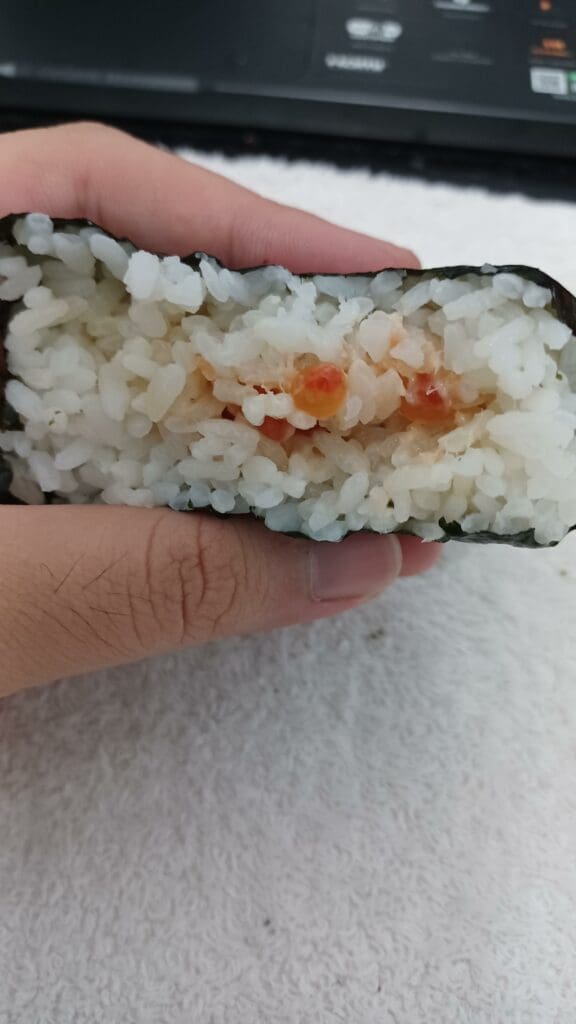 7-11 aged salmon roe rice ball, filling view