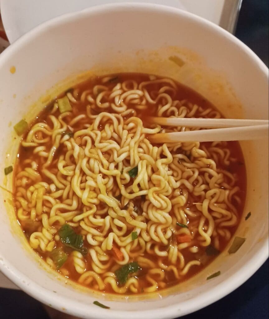 不倒翁 熱辣拉麵 成品圖