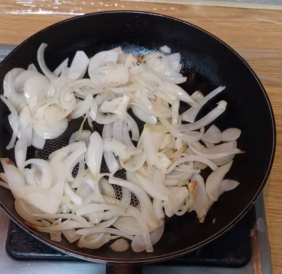 月見燒肉丼 炒洋蔥