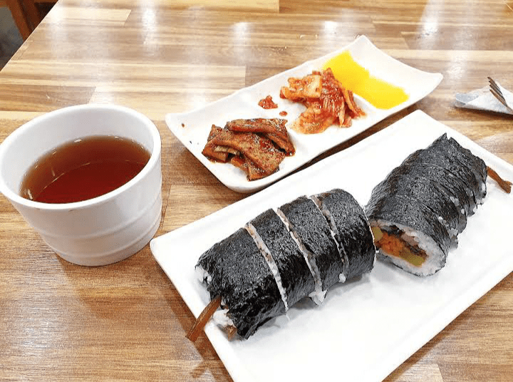A photo of the set meal. Image from 마린시티 in Google Maps