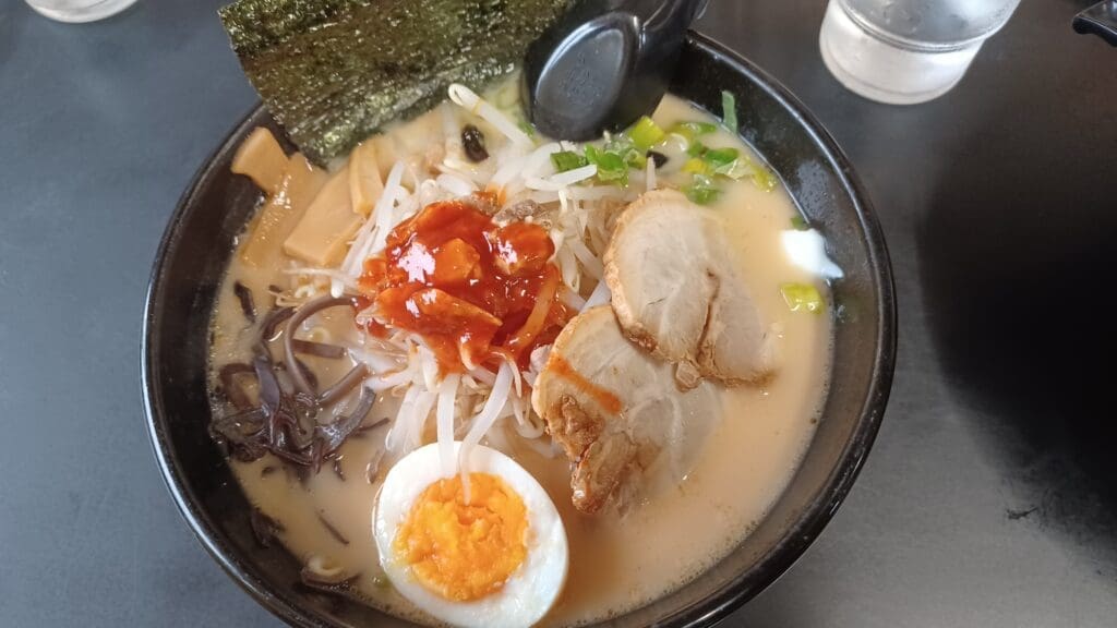 尺間拉麵 特製辛味ソースとみそラーメンの相性バツグ