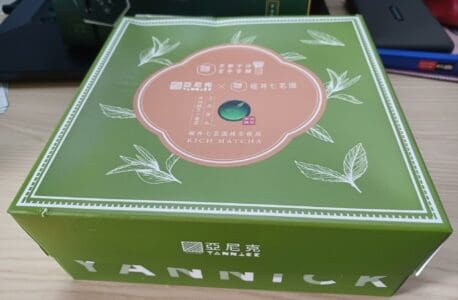 Yannick Uji Matcha Basque Cheesecake, outer box