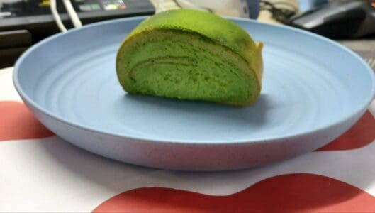 Yannick Uji Matcha Fresh Cream Roll, cross-section photo