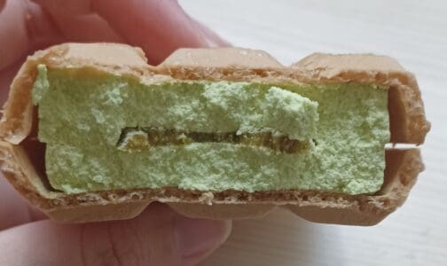 森永 抹茶牛奶糖雪派 切開的照片
