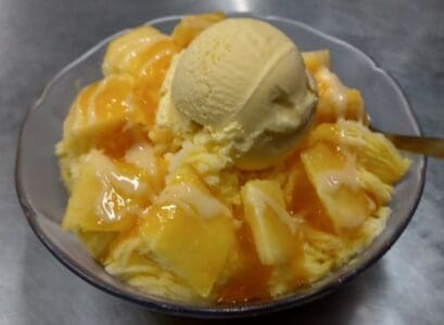 Fuquan Snowflake Ice mango snowflake ice topped with ice cream